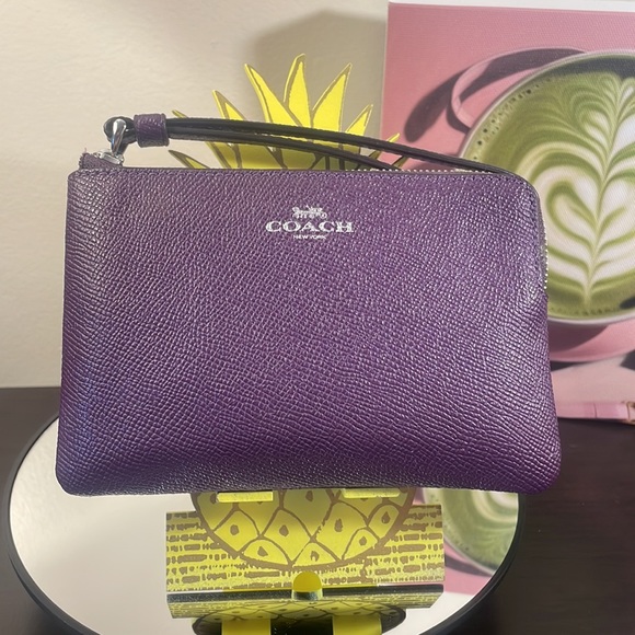 Coach Handbags - Coach Wristlet!